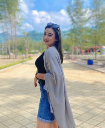 Banyak yang Mengira Sudah Dewasa, Ternyata Pesinden Cantik Niken Salindry Baru Berusia 14 Tahun